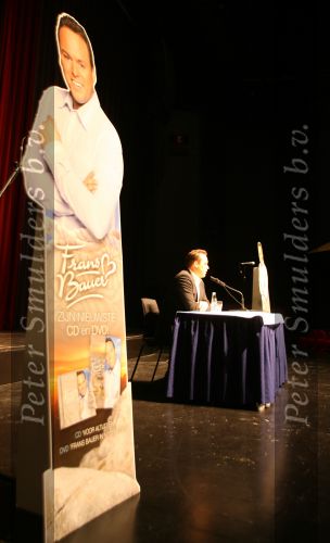 Breda, 17 Oktober 2006
Perspresentatie, persconferentie en tonen van nieuwe DVD beelden en CD in het Chasse theater
Frans Bauer