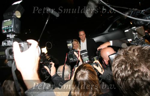 Breda, 17 Oktober 2006
Perspresentatie, persconferentie en tonen van nieuwe DVD beelden en CD in het Chasse theater
Frans Bauer hier samen met Mariska Bauer bij aankomst