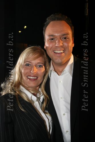 Breda, 17 Oktober 2006
Perspresentatie, persconferentie en tonen van nieuwe DVD beelden en CD in het Chasse theater
Frans Bauer hier samen met Mariska Bauer