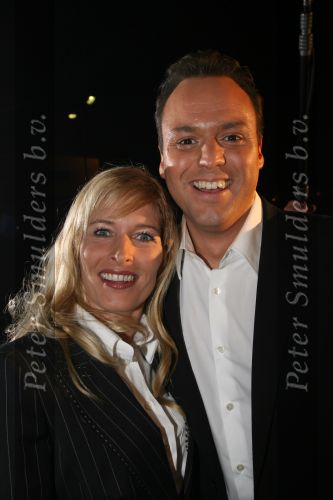 Breda, 17 Oktober 2006
Perspresentatie, persconferentie en tonen van nieuwe DVD beelden en CD in het Chasse theater
Frans Bauer hier samen met Mariska Bauer