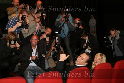 Breda, 17 Oktober 2006
Perspresentatie, persconferentie en tonen van nieuwe DVD beelden en CD in het Chasse theater
Frans Bauer hier samen met Mariska Bauer