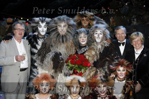 Rotterdam 7 oktober 2006
Premiere Cats in het nieuwe luxor.
Cast Cats met Marco Bakke Anita Meier Gerrit Komrij en Jaap de Hoop Scheffer met zijn vrouw