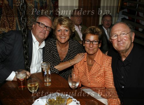 Amsterdam 11 oktober 2006
Presentatie boek Andre v Duin.
Joop v d Ende, Janine v d Ende en Guus Verstraete met Simone Kleinsma