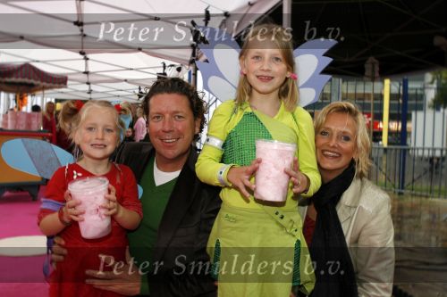 Amsterdam 6 oktober 2006
Premiere Winx club in pepsi stage.
Henkjan Smits met kinderen en vrouw