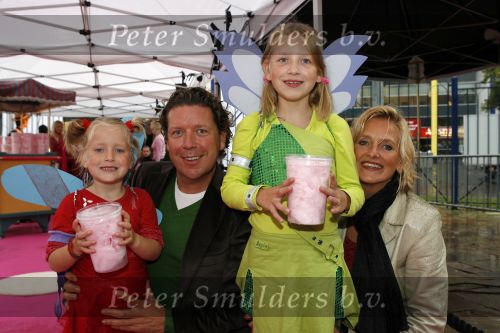 Amsterdam 6 oktober 2006
Premiere Winx club in pepsi stage.
Henkjan Smits met kinderen en vrouw