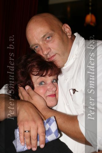 Nijkerk, 2 Oktober 2006
Feestavond War child
Chef-Kok Herman den Blijker samen met Imca Marina