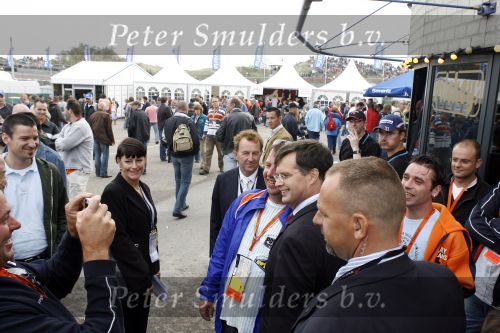 Zandvoort 1 oktober 2006
A1 GP op zanvoort.
  Jan Peter Balkenende met fans