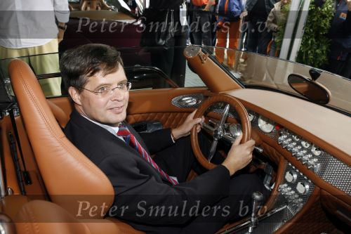 Zandvoort 1 oktober 2006
A1 GP op zanvoort.
  Jan Peter Balkenende in Spyker cabrio