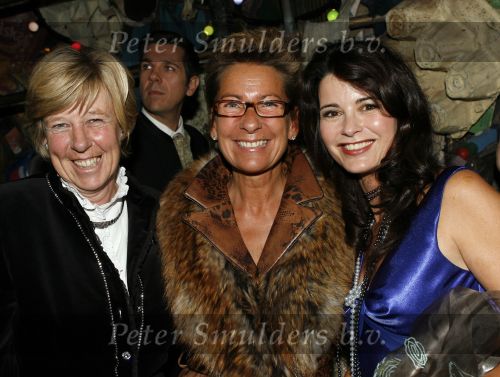 Rotterdam 7 oktober 2006
Premiere Cats in het nieuwe luxor.
Janine v d Ende Janine de hoop scheffer en Janine uit gtst Caroline de Bruijn