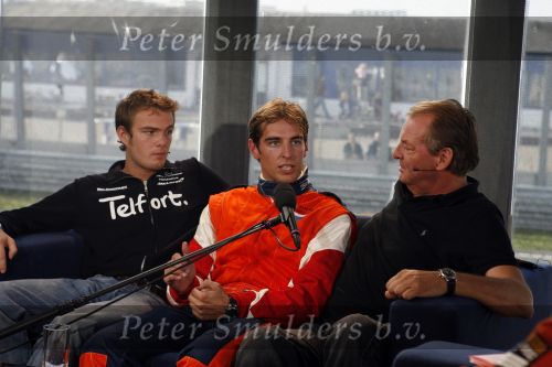 Zandvoort 1 oktober 2006
A1 Grand Prix op zandvoort
Jeroen Bleekemolen Connie Mus en Guido v d Garde.