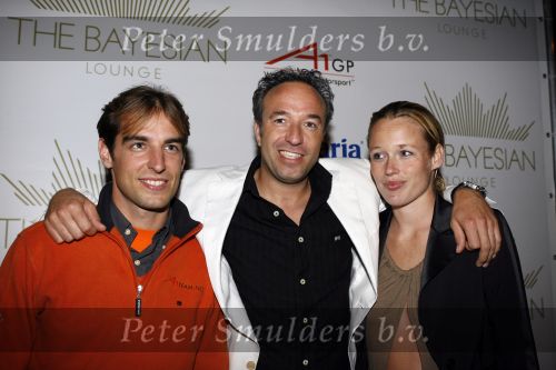Amsterdam 30 september 2006
feestje A1 grand prix in club Onassis.
  Jeroen Bleekemolen Tom Coronel en zijn vriendin