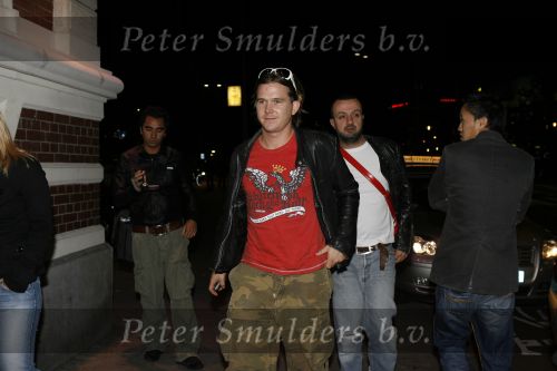 Amsterdam 27 september 2006
Paris Hilton verlaat the Mansion waar ze gegeten hefft.
Johnny de Mol arriveert bij the mansion