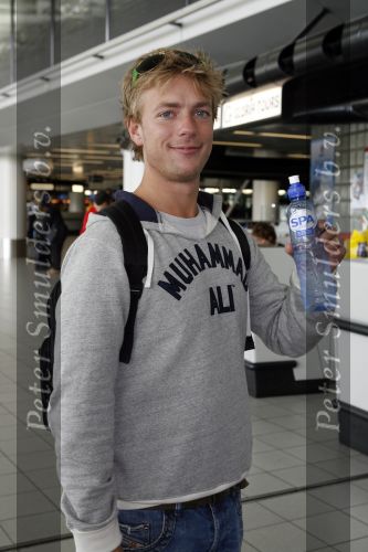 Schiphol 5 oktober 2006
Cast Onderweg naar morgen ONM vertrekken naar Turkije vanweg 25ooe aflevering.
ONM acteur