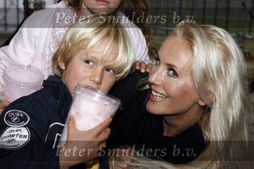 Amsterdam 6 oktober 2006
Premiere Winx club in pepsi stage.
Mandy Huydts met zoontje