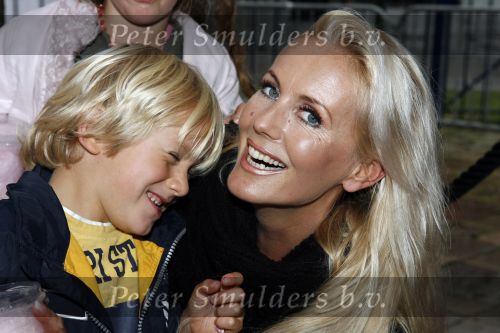 Amsterdam 6 oktober 2006
Premiere Winx club in pepsi stage.
Mandy Huydts met zoontje