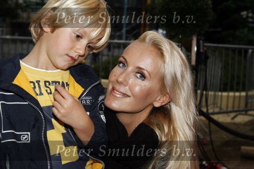Amsterdam 6 oktober 2006
Premiere Winx club in pepsi stage.
Mandy Huydts met zoontje