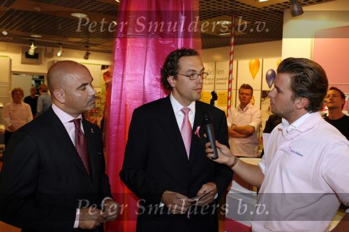 Amsterdam 5 oktober 2006
Winston Gerschtanowitz  Paul Wilkens en Marcel Timmerhuis bij presentatie Pink Ribbon Samsung en KPN.