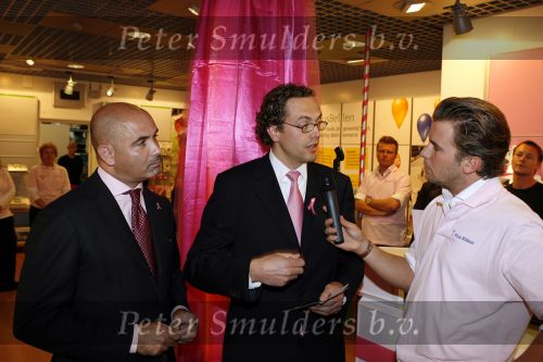 Amsterdam 5 oktober 2006
Winston Gerschtanowitz  Paul Wilkens en Marcel Timmerhuis bij presentatie Pink Ribbon Samsung en KPN.