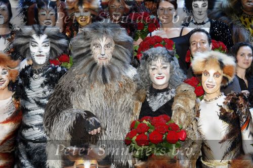Rotterdam 7 oktober 2006
Premiere Cats in het nieuwe luxor.
Cast Cats met oa Marco Bakker Anita Meier en Anouk v Nes
