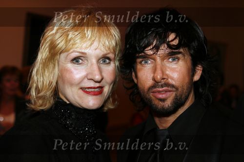 Hoorn 11 oktober 2006
Premiere wat zien ik in schouwburg Hoorn.
Mari v d Ven met vriendin