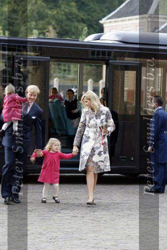 Apeldoorn 8 oktober 2006
Doop Prinses Leonore in het Loo in Apeldoorn.
Prinses Maxima met Prins Willem Alexander Prinses Alexia en Prinses Amalia
