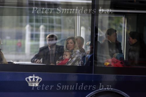 Apeldoorn 8 oktober 2006
Doop Prinses Leonore in het Loo in Apeldoorn.
Prinses Maxima en Amalia in koninklijke bus