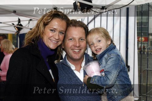 Amsterdam 6 oktober 2006
Premiere Winx club in pepsi stage.
Michiel Mol Paulien Huizinga en hun dochter Myrthe.