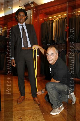 Amsterdam 30 september 2006
Bn ers verkopen kleding bij oger voor het goede doel Child Right.
Oscar hammerstein