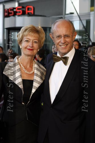 Rotterdam 7 oktober 2006
Premiere Cats in nieuwe Luxor.
Paul Nouwen met vriendin