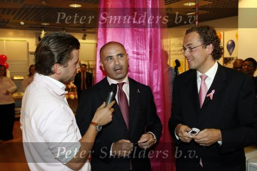 Amsterdam 5 oktober 2006
Winston Gerschtanowitz  Paul Wilkens en Marcel Timmerhuis bij presentatie Pink Ribbon Samsung en KPN.