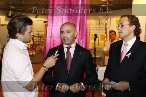 Amsterdam 5 oktober 2006
Winston Gerschtanowitz  Paul Wilkens en Marcel Timmerhuis bij presentatie Pink Ribbon Samsung en KPN.