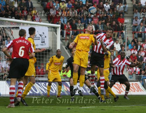 Eindhoven, 20 Oktober 2006 
Kompetitiewedstrijd PSV-Roda JC Seizoen 2006/2007
Eindstand 4-1
Phillip Cocu probeert koppend te scoren