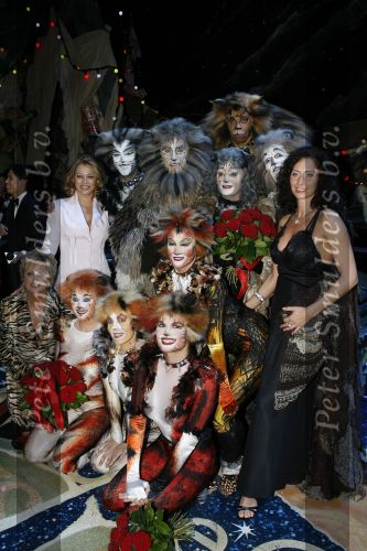 Rotterdam 7 oktober 2006
Premiere Cats in het nieuwe luxor.
cast cats en pia Douwes