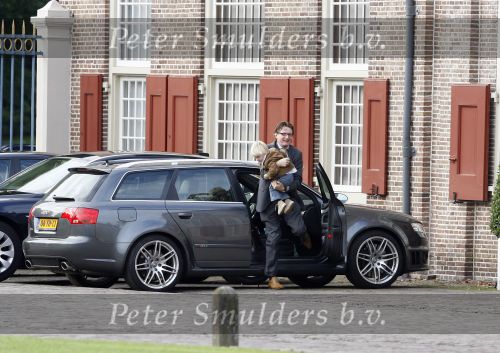 Apeldoorn 8 oktober 2006
Doop Prinses Leonore in het Loo in Apeldoorn.
Prins Bernhard jr met zijn nieuwe Audi RS4 en zoontje Sam
Peter Smulders bv