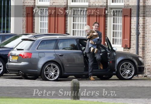 Apeldoorn 8 oktober 2006
Doop Prinses Leonore in het Loo in Apeldoorn.
Prins Bernhard jr met zijn nieuwe Audi RS4 en zoontje Sam
Peter Smulders bv