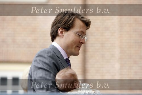 Apeldoorn 8 oktober 2006
Doop Prinses Leonore in het Loo in Apeldoorn.
Prinses Laurentien Prins Constantijn Koningin Beatrix Laurens jan Brinkhorst Prinses Eloise Prins Claus Cazimir en Eleonor.
Peter Smulders bv
