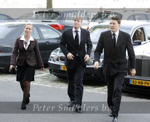 Rotterdam 16 september 2006
Herdenkingsdienst voor hr v Vollenhoven in Hulskamp gebouw.
Prinses Margarita en Prins Carlos en Prins Constantijn