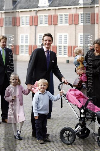 Apeldoorn 8 oktober 2006
Doop Prinses Leonore in het Loo in Apeldoorn.
Prinses Marilenen Prins Maurits met hun kinderen Prinses Anna Prins Lucas en Prinses Felicia met hun aupair  
Peter Smulders bv