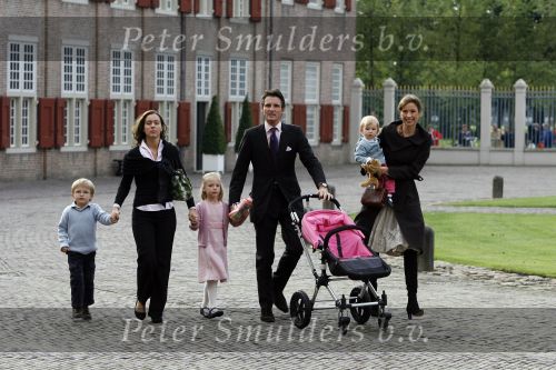 Apeldoorn 8 oktober 2006
Doop Prinses Leonore in het Loo in Apeldoorn.
Prinses Marilenen Prins Maurits met hun kinderen Prinses Anna Prins Lucas en Prinses Felicia met hun aupair  
Peter Smulders bv