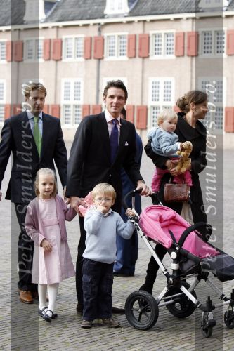 Apeldoorn 8 oktober 2006
Doop Prinses Leonore in het Loo in Apeldoorn.
Prinses Marilenen Prins Maurits met hun kinderen Prinses Anna Prins Lucas en Prinses Felicia met hun aupair  
Peter Smulders bv