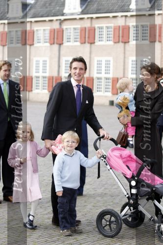 Apeldoorn 8 oktober 2006
Doop Prinses Leonore in het Loo in Apeldoorn.
Prinses Marilenen Prins Maurits met hun kinderen Prinses Anna Prins Lucas en Prinses Felicia met hun aupair  
Peter Smulders bv