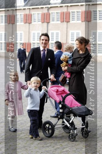 Apeldoorn 8 oktober 2006
Doop Prinses Leonore in het Loo in Apeldoorn.
Prinses Marilenen Prins Maurits met hun kinderen Prinses Anna Prins Lucas en Prinses Felicia met hun aupair  
Peter Smulders bv
