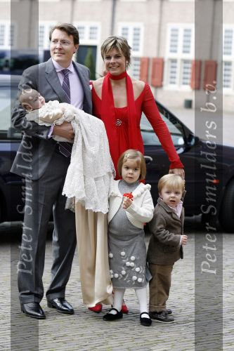 Apeldoorn 8 oktober 2006
Doop Prinses Leonore in het Loo in Apeldoorn.
Prinses Laurentien Prins Constantijn Koningin Beatrix Laurens jan Brinkhorst Prinses Eloise Prins Claus Cazimir en Eleonor.
Peter Smulders bv