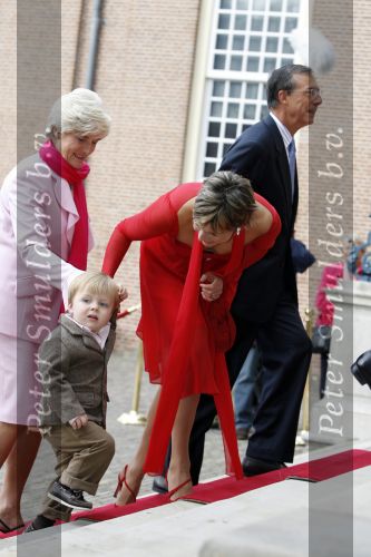 Apeldoorn 8 oktober 2006
Doop Prinses Leonore in het Loo in Apeldoorn.
Prinses Laurentien Prins Constantijn Koningin Beatrix Laurens jan Brinkhorst Prinses Eloise Prins Claus Cazimir en Eleonor.