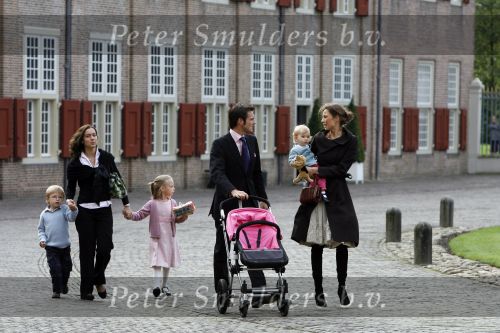 Apeldoorn 8 oktober 2006
Doop Prinses Leonore in het Loo in Apeldoorn.
Prinses Marilenen Prins Maurits met hun kinderen Prinses Anna Prins Lucas en Prinses Felicia met hun aupair  
Peter Smulders bv