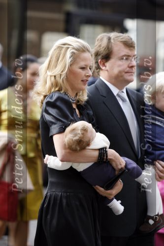 Apeldoorn 8 oktober 2006
Doop Prinses Leonore in het Loo in Apeldoorn.
Prinses Mabel en Prins Constantijn met hun kinderen Luana en Zaria
Peter Smulders bv