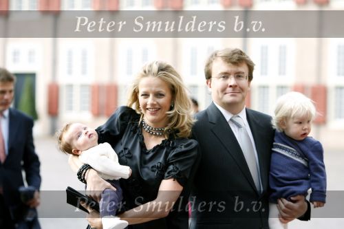 Apeldoorn 8 oktober 2006
Doop Prinses Leonore in het Loo in Apeldoorn.
Prinses Mabel en Prins Constantijn met hun kinderen Luana en Zaria
Peter Smulders bv