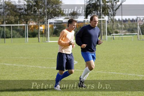 Beverwijk 5 oktober 2006
Rafael v d Vaart aan het revalideren na zijn heup blessure met Ton Pronk.
