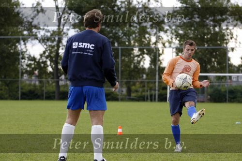 Beverwijk 5 oktober 2006
Rafael v d Vaart aan het revalideren na zijn heup blessure met Ton Pronk.