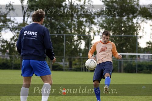 Beverwijk 5 oktober 2006
Rafael v d Vaart aan het revalideren na zijn heup blessure met Ton Pronk.